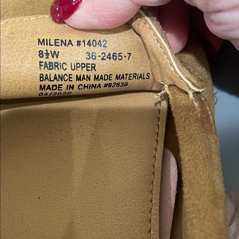 Comfortview The Milena moccasin slip-on flats in a tan faux suede, size 8.5 Wide - Picture 3 of 8
